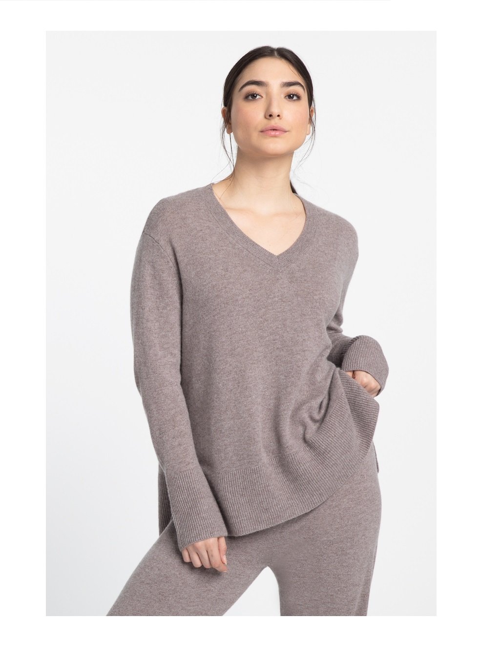 HI LOW SEAMED VEE